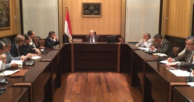 وزير الصحة يجتمع بمسئولى الأزهر لرفع كفاءة مستشفيات الدرب الأحمر ووسط القاهرة 