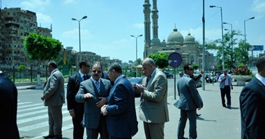 بالصور.. وزير الداخلية يترجل على قدميه بميدان التحرير ويشدد على تسيير حركة المرور