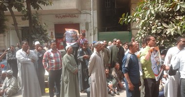 وقفة احتجاجية اعتراضا على عدم وصول مياه الشرب لقرية بدسوق كفر الشيخ