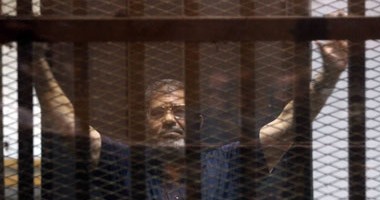 الجنايات تمد أجل النطق بالحكم على مرسى بقضيتى التخابر والهروب لـ16 يونيو