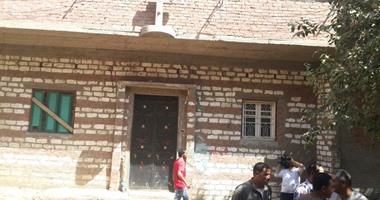 بالفيديو.. عودة إحدى الأسر القبطية المهجرة إلى كفر درويش ببنى سويف