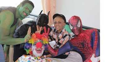 جمعية رسالة تنظم حفلات لأطفال السرطان بحضور "سبايدر مان وبات مان"