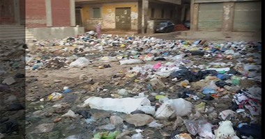 "واتس آب اليوم السابع": مياه الصرف والقمامة تملأ شوارع بلبيس بالشرقية