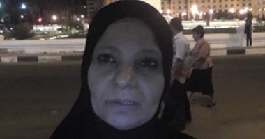بالفيديو.. المواطنة أم محمد”بائعة الشاى” لوزير الاسكان :«بربى 6 عيال ونفسى فى شقة»