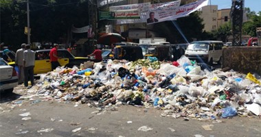 "واتس آب اليوم السابع".. القمامة تقطع الطريق فى باكوس بالإسكندرية