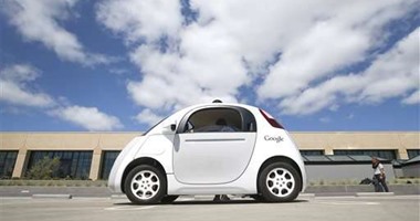 "جوجل" تزود سيارتها ذاتية القيادة بميزة تستشعر اقتراب سيارات الشرطة