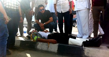 محافظ الإسكندرية يحاول إسعاف مجند أصيب بهبوط أثناء تأمين أطول مائدة إفطار 