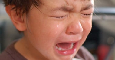 ماتسبيهوش يعيط كتير.. تعرف على التأثيرات النفسية والعضوية لكثرة بكاء الطفل