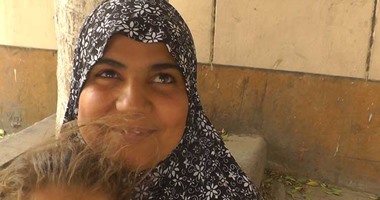 بالفيديو..مواطنة مصرية لوزير الاسكان:”قاعدة فى أوضة ومش لاقين ناكل”