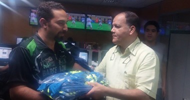 تسليم أطقم مباريات دورة "اليوم السابع" الرمضانية بحضور اللجنة المنظمة