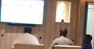 إيفونا يشاهد فوز الأهلى على الترجى مع "عرابى"