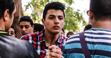 بالفيديو والصور.. اشتباكات بين طلاب الثانوية أمام مدرسة جمال عبد الناصر بالدقى