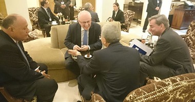 وزير الخارجية يلتقى زعيم الأغلبية بالبرلمان الألمانى قبل لقائه الرئيس