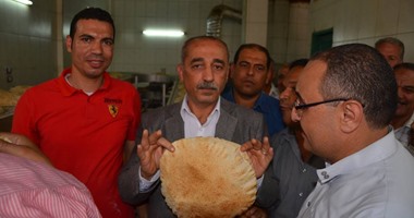 محافظ كفر الشيخ يفتتح مخبزا ينتج 60 ألف رغيف يوميا