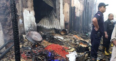 حريق هائل يلتهم عشرات الأكشاك بسوق ملابس بقرية محلة مرحوم فى طنطا