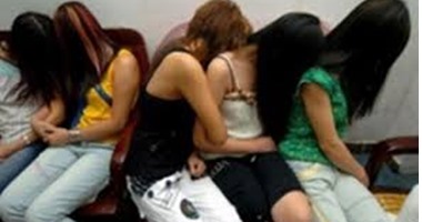 ضبط 3 خليجيين يمارسون الدعارة بصحبة ساقطات فى شقة بـ"العجوزة"