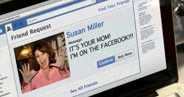 5 كوارث سببها وجود "ماما" على "فيس بوك".. خلى بالك ماما أون لاين