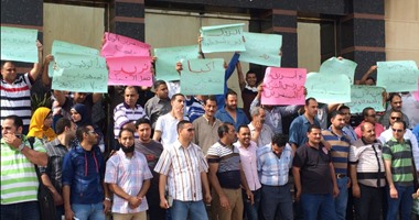 "واتس آب اليوم السابع": وقفة احتجاجية لعمال "أبيكا للبترول" فى الإسكندرية