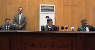 وصول هيئة محاكمة المتهمين فى "رشوة بورسعيد" محكمة التجمع لبدء الجلسة