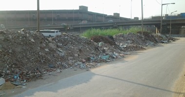 بالصور.. منطقة العمرانية بالجيزة تغرق فى مخلفات الهدم والقمامة