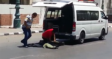 بالفيديو.. "واتس آب اليوم السابع".. تفكيك قنبلة أمام مستشفى الشاطبى