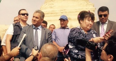 وزير الآثار يتفقد منطقة الأهرامات ويدعو السائحين لزيارة مصر