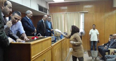 الطب الشرعى يكرم 16 طبيبا و25 موظفا لإنجازهم قضايا 2014
