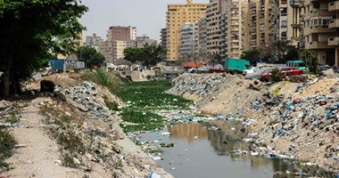 "واتس آب اليوم السابع": ترعة المحمودية تغرق فى القمامة