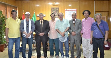 محافظ الإسماعيلية يناقش مقترح إقامة مركز دائم للفنون التشكيلية 