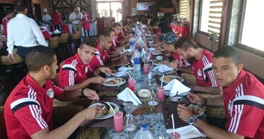 لاعبو الأهلى والزمالك على "مائدة" المنتخب