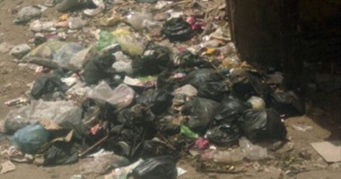 "واتس آب اليوم السابع": تراكم القمامة بجانب مساكن ملاصقة لحى شبرا الخيمة