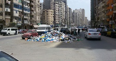 صحافة المواطن.. بالصور.. قارئ: انتشار القمامة فى الإسكندرية مشهد لا يليق بعروس البحر المتوسط