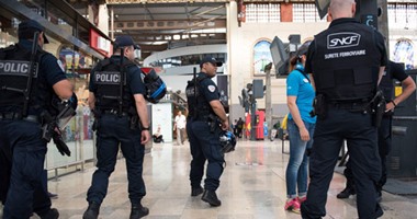 فرنسا تسمح بنشر عناصر أمن مسلحين بلباس مدنى فى القطارات وعربات المترو