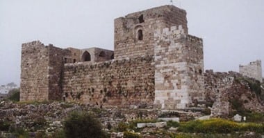 أبراج قلعة تاريخية فى جنوب لبنان دمرتها إسرائيل ترتفع من جديد