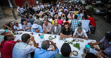طقوس رمضان.. "مائدة الرحمن" إطعام المساكين عادة مصرية منذ عهد الفاطميين
