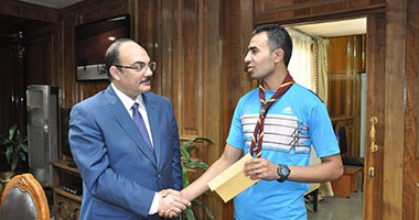 محافظ القليوبية يكرم ممثل البعثة الرسمية المصرية فى لقاء الجوالة العرب