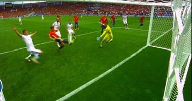 يورو 2016.. بالفيديو.. فابريجاس يحرم التشيك من الهدف الأول