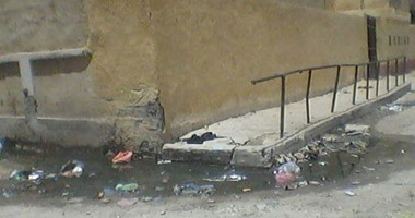 "صحافة المواطن"..انهيار سور مدرسة ابتدائية وتراكم القمامة بمحيطها فى كرموز