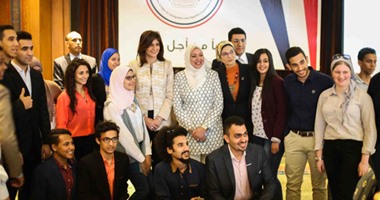 بالصور.. وزيرة الهجرة لأبناء المصريين بالخارج: الولاء بالمجهود مش بالاغانى والكلام