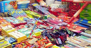 ضبط 13 ألف قطعة ألعاب نارية داخل مخزن بسوهاج قبل بيعها فى عيد الفطر