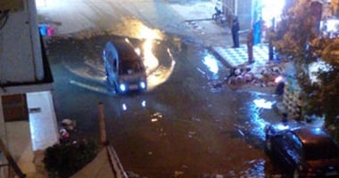 بالصور.. مياه الصرف تغرق شارع الدقهلية فى الإسماعيلية لليوم الثامن