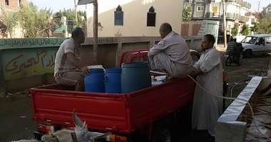 قرية التابوت بالمنيا تستغيث من انقطاع مياه الشرب لأكثر من 15 ساعة يوميا