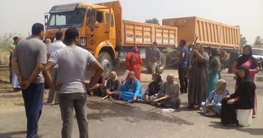 التحقيق مع 12 سائقا لقطعهم طريق مصر إسكندرية الزراعى بالمنوفية