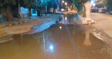 بالصور.. مياه الصرف الصحى تغرق شوارع مركز إدفو بأسوان والأهالى يستغيثون