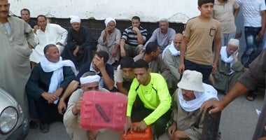 بالصور..  الأهالى يتظاهرون أمام محافظة الدقهلية بسبب انقطاع المياه بـ 8 قرى