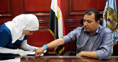 محافظ الأقصر أول مشارك فى حملة فيروس C.. ومدير "تحيا مصر" استقبلنا 250 حالة