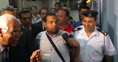 بالفيديو.. وزير النقل للركاب :"حلو التكييف؟" ومواطن يرد:"حلو بس اهتموا بخط شبرا"