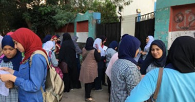 ضبط طالب يسرب امتحانات الثانوية بمقابل مادى فى الإسكندرية