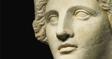 بالصور.. سوثبى تبيع رأس مصرى لامرأة من العصر اليونانى بـ416 ألف دولار