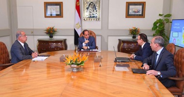 السيسي يستعرض مع وزير الاتصالات تصميم مدينة المعرفة بالعاصمة الإدارية الجديدة